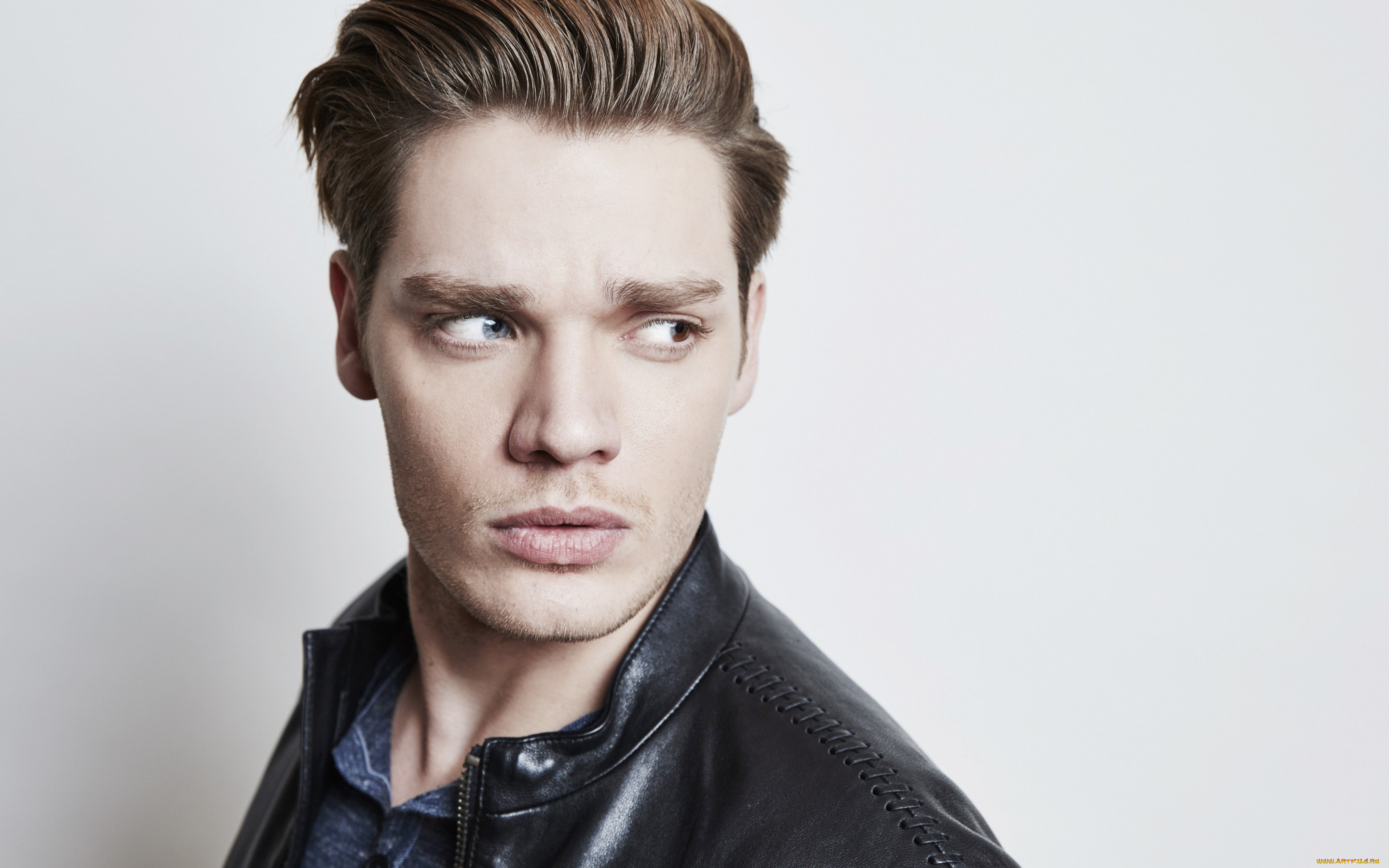 dominic sherwood, , - unsort, dominic, sherwood